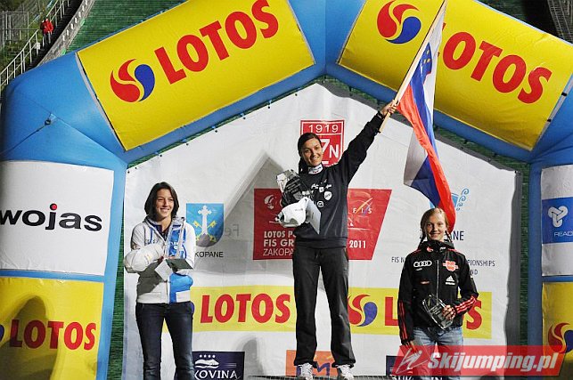 069 Podium konkursu kobiet